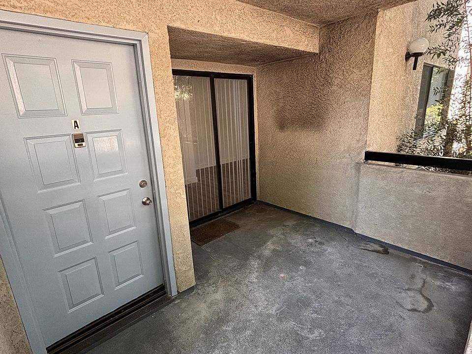 Entrance and private porch