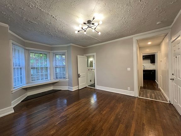 3rd image of 1084 Van Dyke St #101