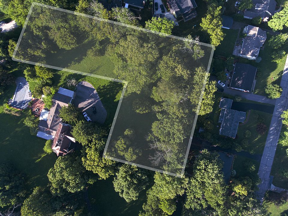 1st image of Chenoweth Ln