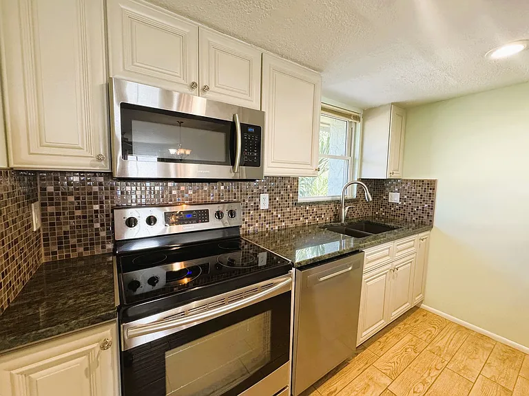 1400 Mineo Dr #10-B — Photo 7