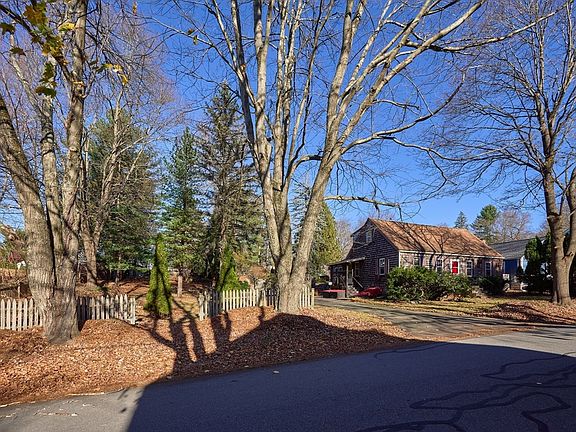 2nd image of 25 Stoneham Rd