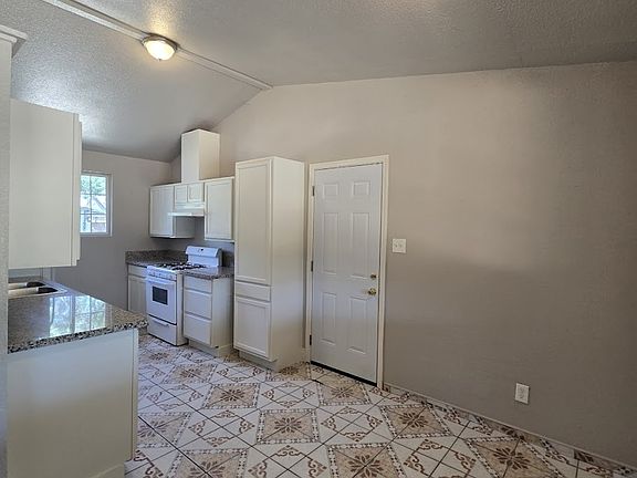 4th image of 2137 W Dayton Ave