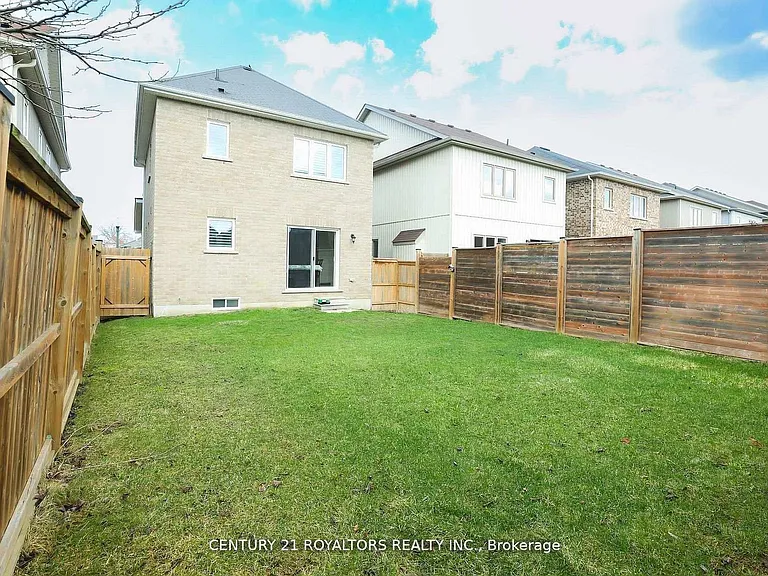 386 Thompson St — Photo 26