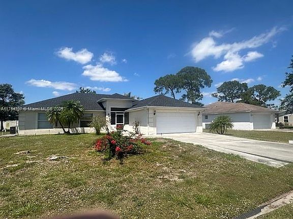 2nd image of 332 NW Hibiscus St