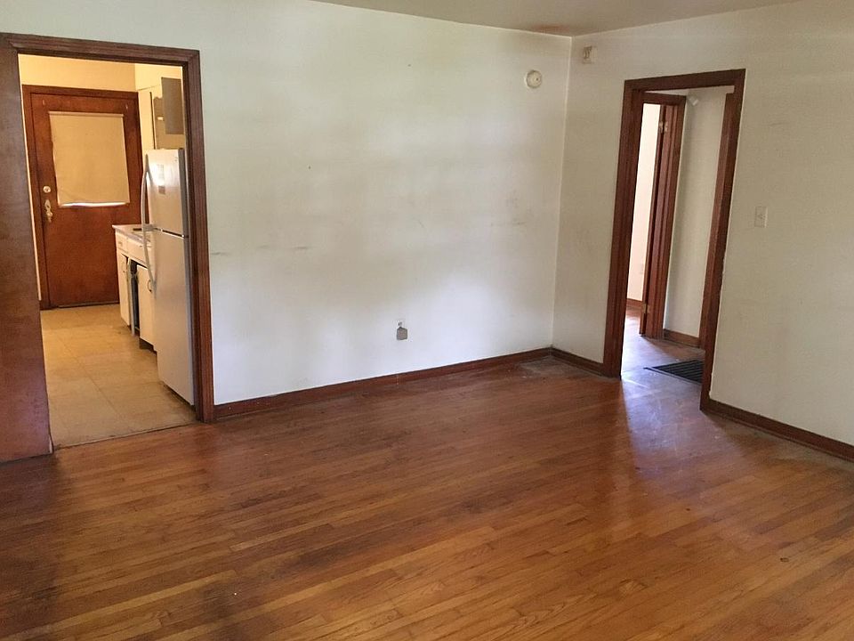 2nd image of 905 6th Ave W