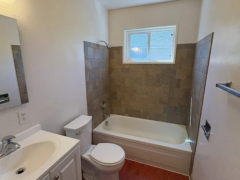 OR - 8220 - 8236 N Edison St - KF - 8222 — Photo 10