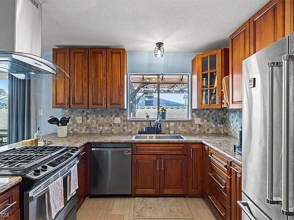 5th image of 4548 Sun Valley Dr