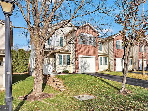 2nd image of 313 Lantern Green Way