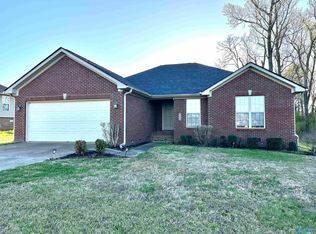 228 Tanner Point Dr, New Market, AL 35761
