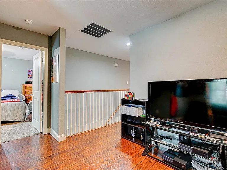 3201 Forest Park Blvd — Photo 15