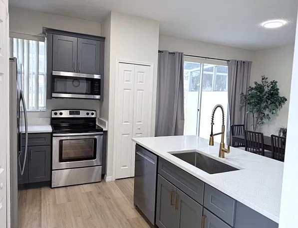 4 bed, 3.5 bath, 1642 sqft, $2,100 — Photo 1