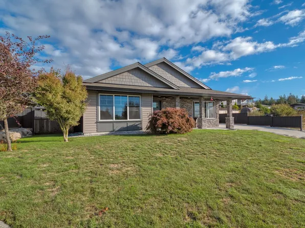 6252 Oracle Rd, Sechelt, BC V7Z 0N7