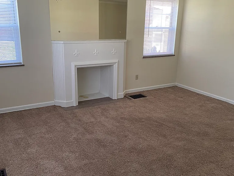 918 Kenwick Rd #D — Photo 3