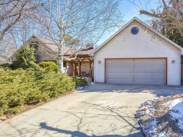 916 S Park Ave, Neenah, WI 54956