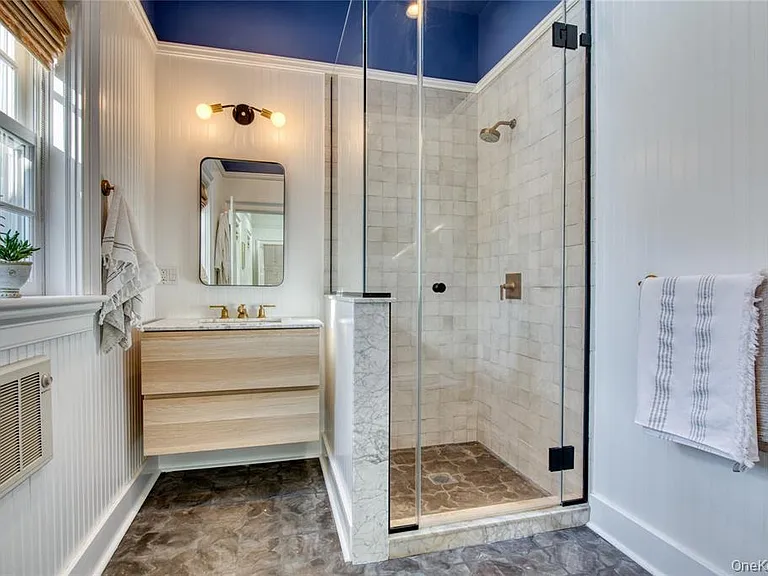 1800 Village Ln — Photo 11