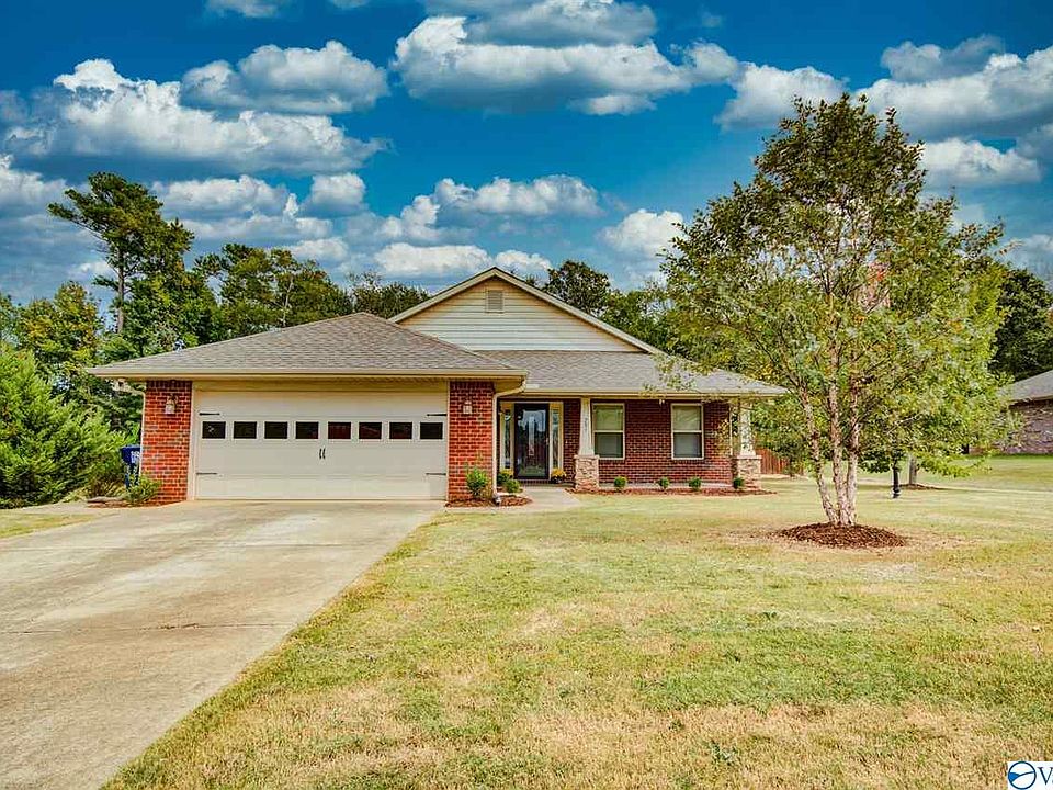 1st image of 285 Lazy Oak Dr