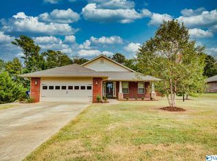 285 Lazy Oak Dr, New Market, AL 35761