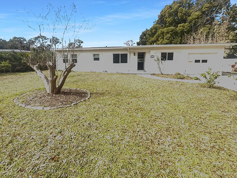 6128 Robbins Cir S — Photo 2