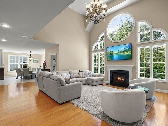 4th image of 12 Houde St