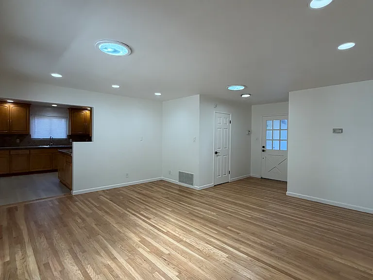 204 Carlester Dr — Photo 4