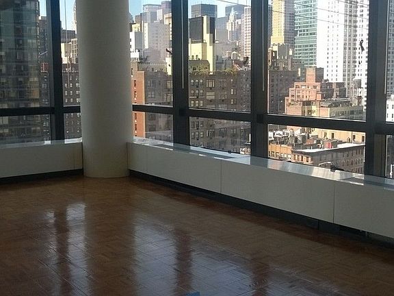 5th image of 420 E 61st St APT 37F