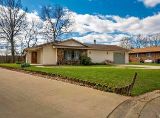 17 Suburban Dr, Murphysboro, IL 62966