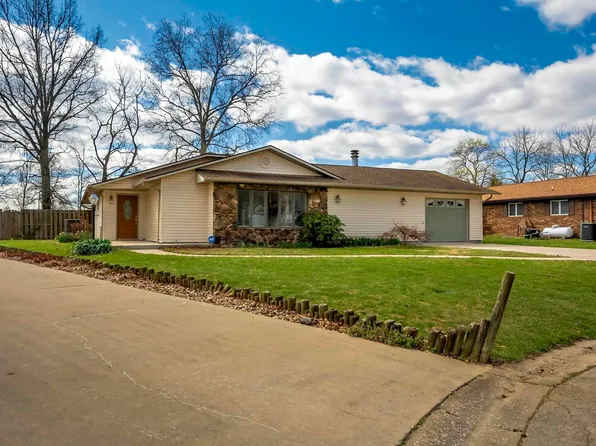 17 Suburban Dr, Murphysboro, IL 62966