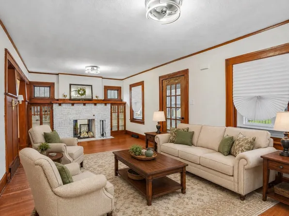 3311 Pleasant St, Des Moines, IA 50312