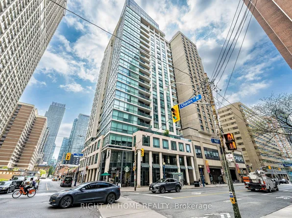 1121 Bay St #1106, Toronto, ON M5S 3L9