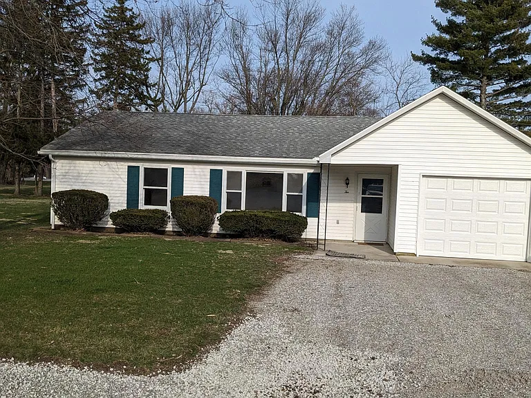 Gracely Dr — Photo 1
