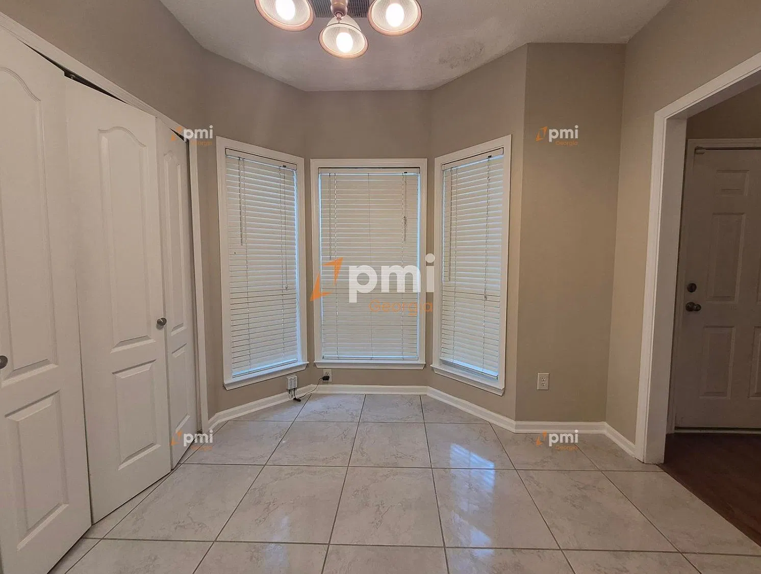 3 bed, 2.5 bath, 1552 sqft, $1,795 — Photo 4