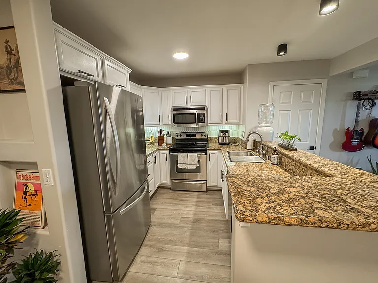 5252 Balboa Arms Dr #177 — Photo 12