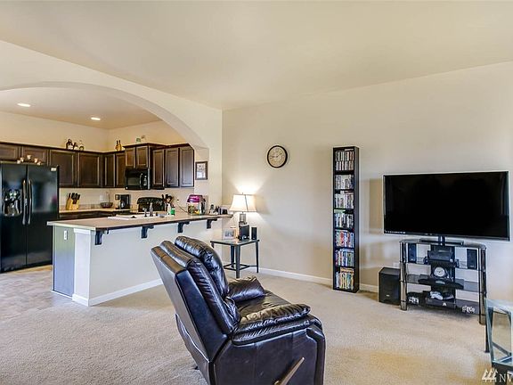 5th image of 472 Petersen Dr E