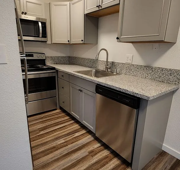 212 Boulder Creek Dr — Photo 4