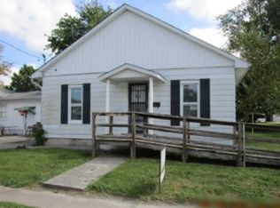 106 Hickory St, Benton, IL 62812