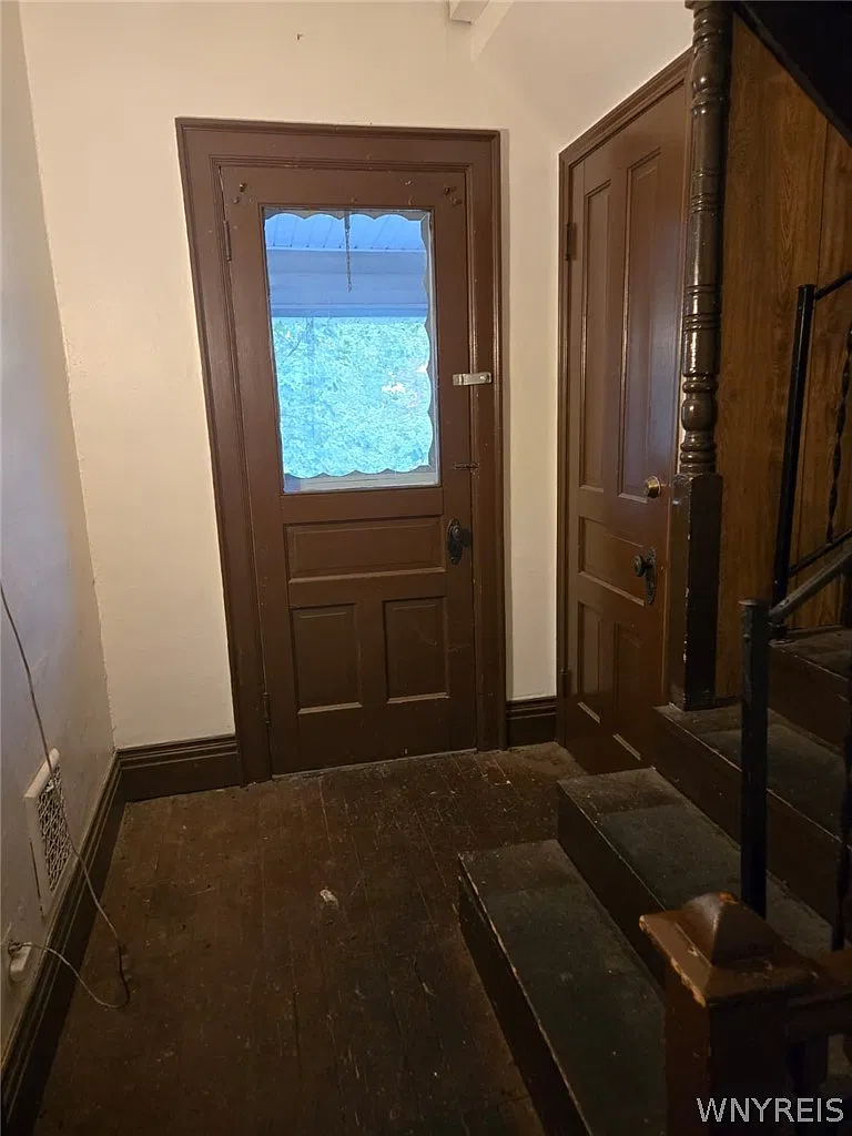 3 bed, 1.0 bath, 2871 sqft, $1,300 — Photo 3