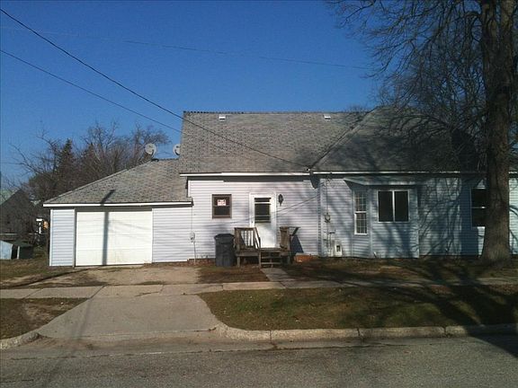 2nd image of 901 2nd Ave