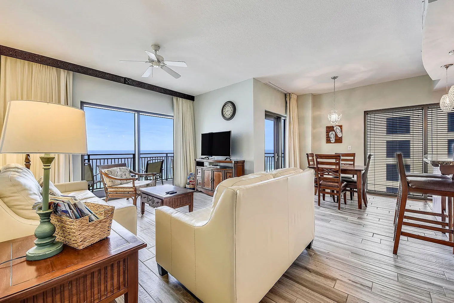 1 bed, 1.0 bath, 796 sqft, $2,728 — Photo 2