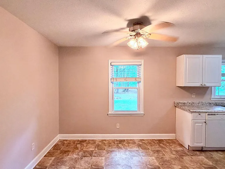 4431 Donegal Cir — Photo 5