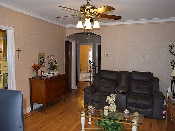 5th image of 2509 Fenton Ave