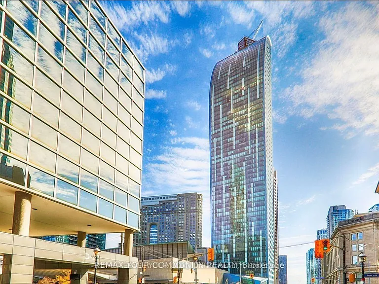 8 The Esplanade #2805 — Photo 4