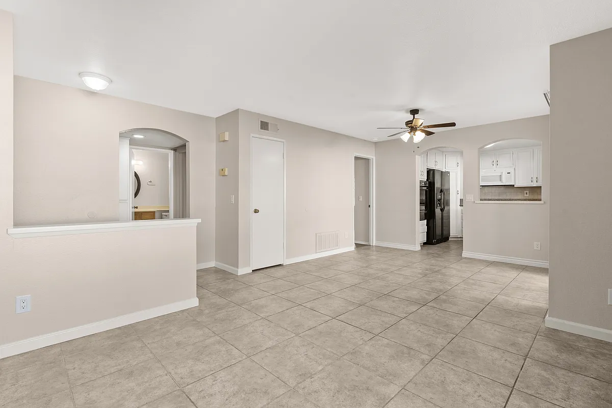 2 bed, 1.5 bath, 846 sqft, $2,750 — Photo 2