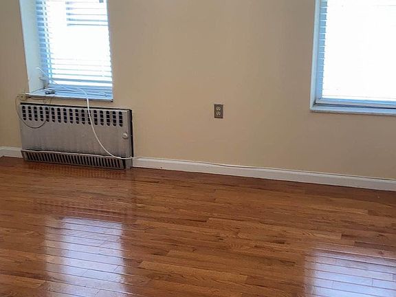 3rd image of 2058 E 60th St #2