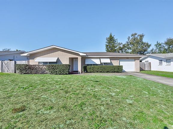 2nd image of 1826 Ridgeway Dr