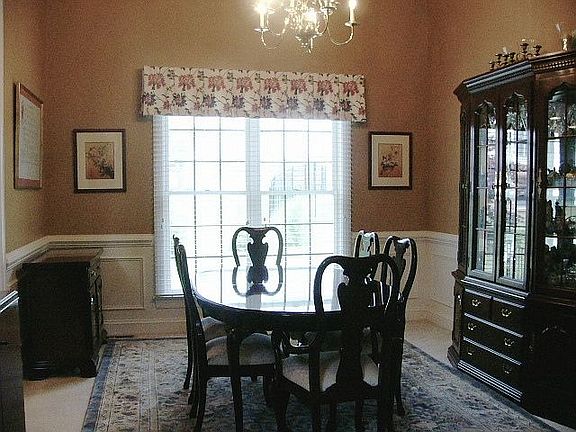 Formal Dining