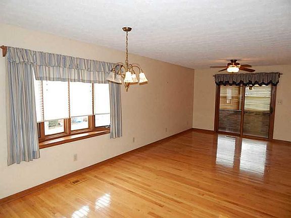 5th image of 321 E College Ave #17