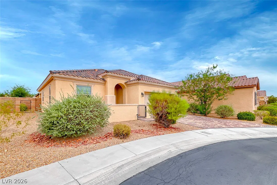 2 bed, 2.0 bath, 1213 sqft, $2,150 — Photo 1