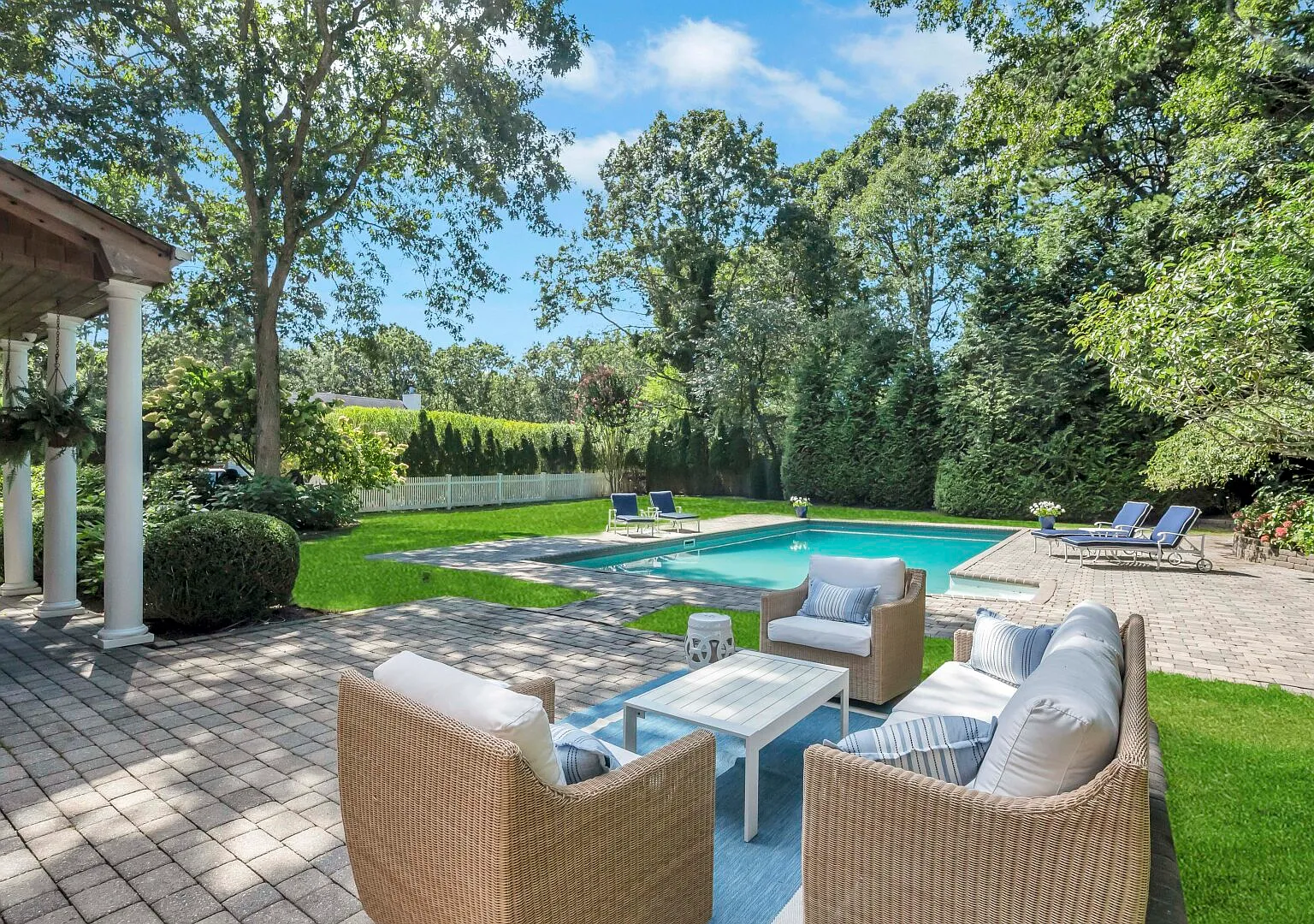 Spacious Yet Cozy East Hampton Home Centrally Located, Pool — Photo 3