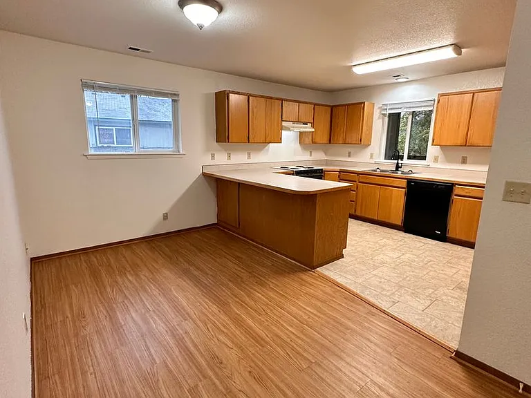 1877 W Fairway Dr — Photo 5