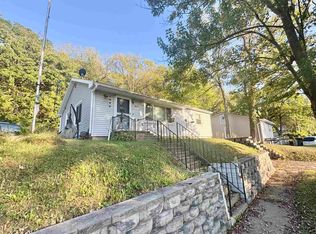 815 S James St, Richland Center, WI 53581
